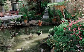 Dinah'S Garden Hotel